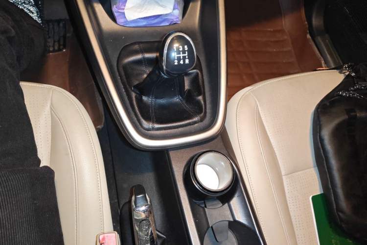 Used Ford Escort 2015 1.5L Manual Fashion Edition Gear Lever
