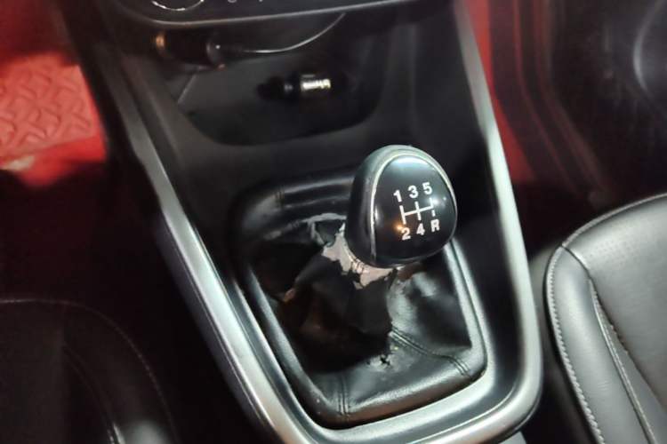 Used Ford Escort 2015 1.5L Manual Fashion Edition Gear Lever