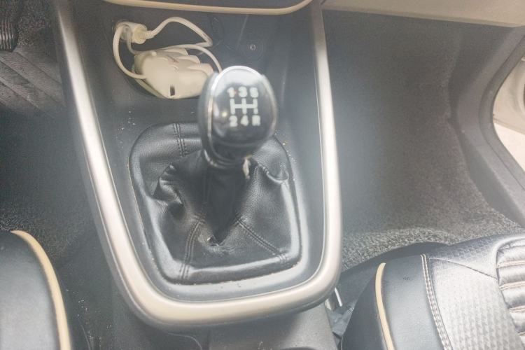 Used Ford Escort 2015 1.5L Manual Comfort Model Gear Lever