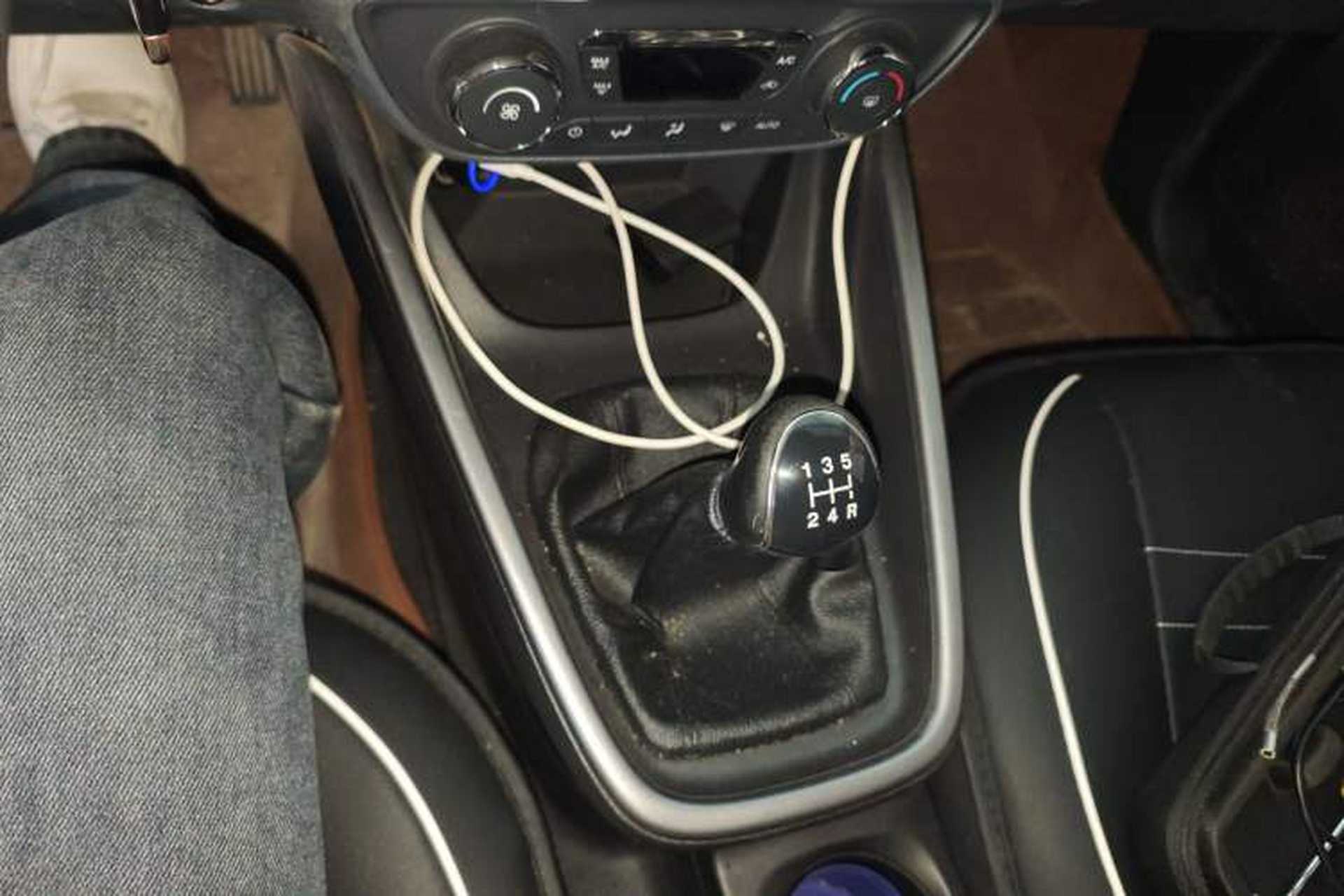 Used Ford Escort 2015 1.5L Manual Fashion Edition Gear Lever