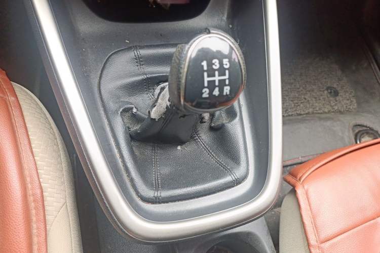 Used Ford Escort 2015 1.5L Manual Comfort Model Gear Lever