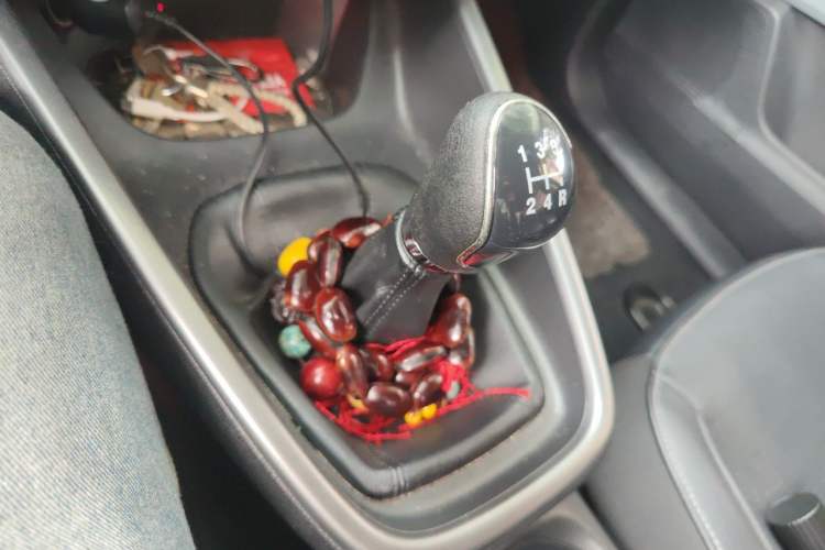 Used Ford Escort 2015 1.5L Manual Fashion Edition Gear Lever