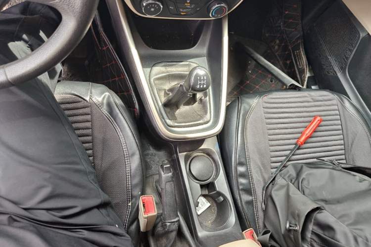 Used Ford Escort 2015 1.5L Manual Comfort Model Gear Lever