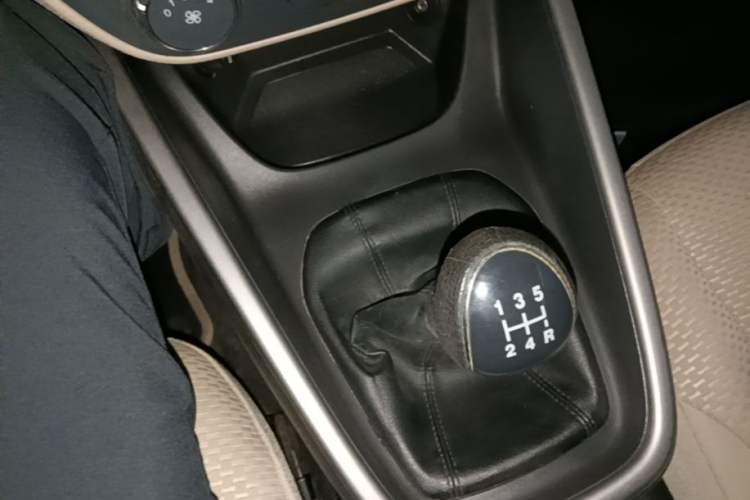 Used Ford Escort 2015 1.5L Manual Comfort Model Gear Lever