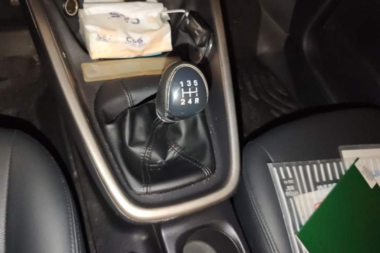 Used Ford Escort 2015 1.5L Manual Comfort Model Gear Lever