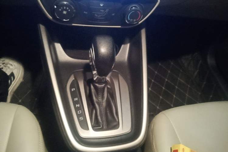 Used Ford Escort 2015 1.5L Automatic Comfort Edition Gear Lever