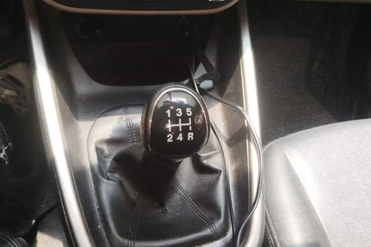 Used Ford Escort 2015 1.5L Manual Comfort Model Gear Lever