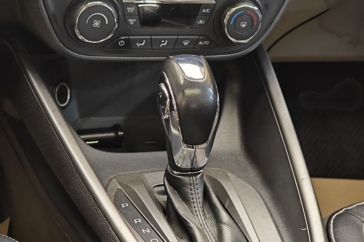 Used Ford Escort 2015 1.5L Automatic Fashion Model Gear Lever