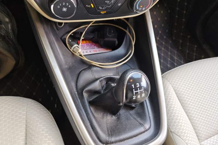 Used Ford Escort 2015 1.5L Manual Comfort Model Gear Lever