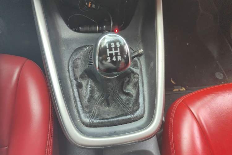 Used Ford Escort 2015 1.5L Manual Comfort Model Gear Lever