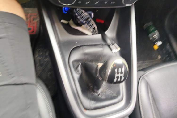 Used Ford Escort 2015 1.5L Manual Fashion Edition Gear Lever