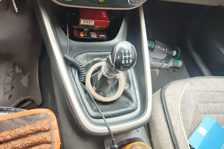 Used Ford Escort 2015 1.5L Manual Comfort Model Gear Lever