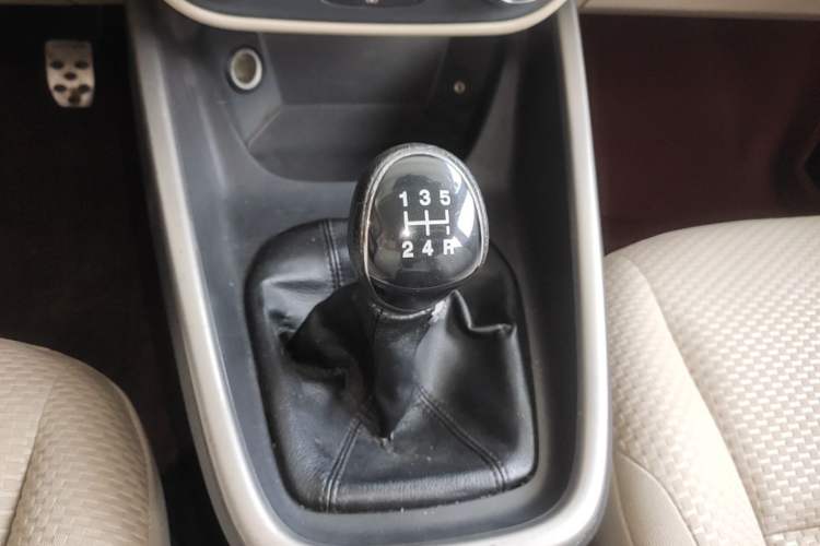 Used Ford Escort 2015 1.5L Manual Comfort Model Gear Lever