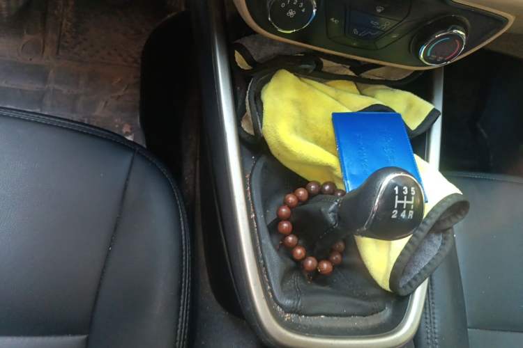 Used Ford Escort 2015 1.5L Manual Comfort Model Gear Lever