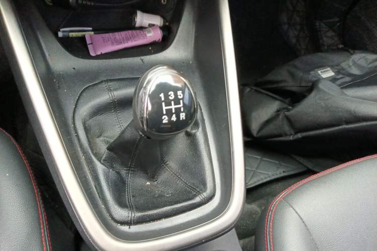 Used Ford Escort 2015 1.5L Manual Comfort Model Gear Lever