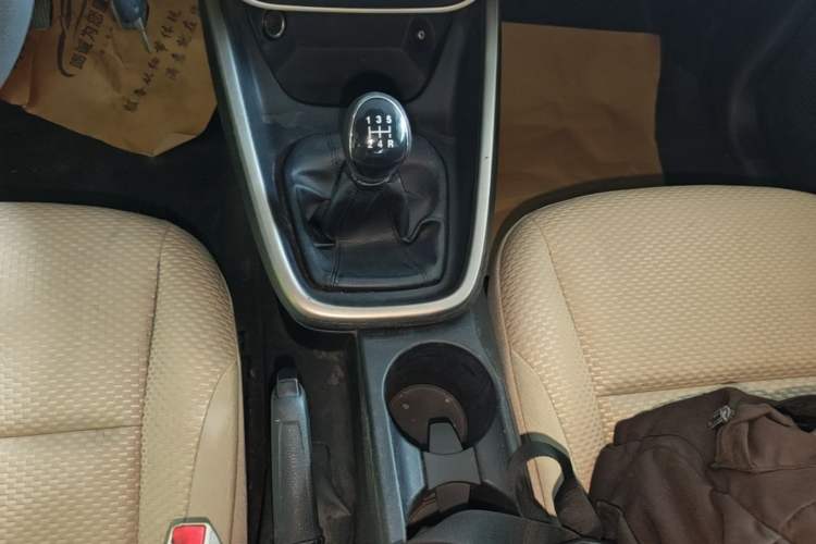 Used Ford Escort 2015 1.5L Manual Comfort Model Gear Lever