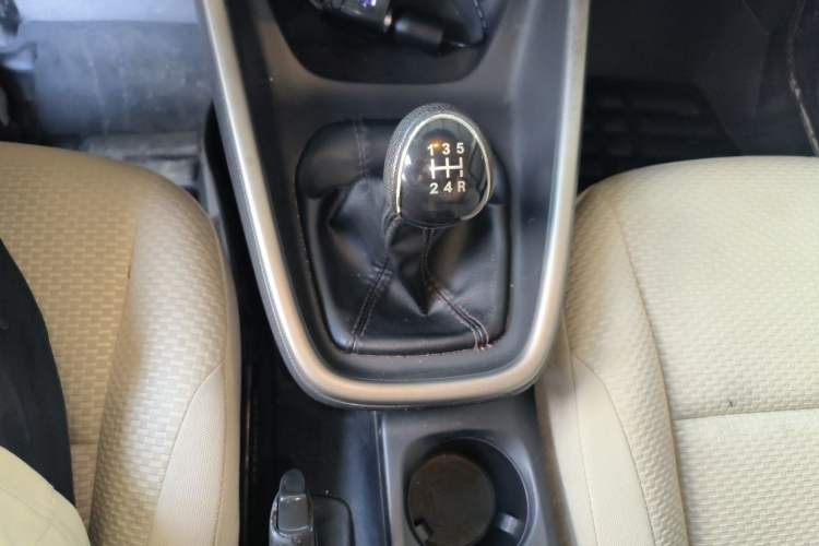 Used Ford Escort 2015 1.5L Manual Comfort Model Gear Lever