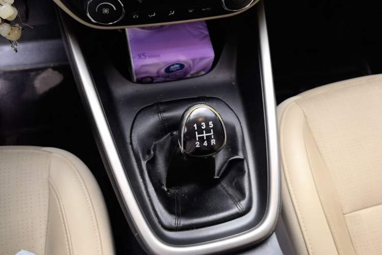 Used Ford Escort 2015 1.5L Manual Fashion Edition Gear Lever
