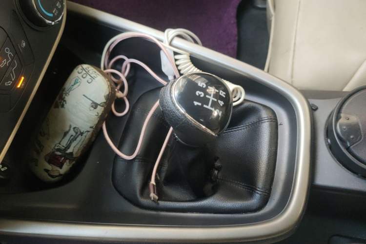 Used Ford Escort 2015 1.5L Manual Comfort Model Gear Lever