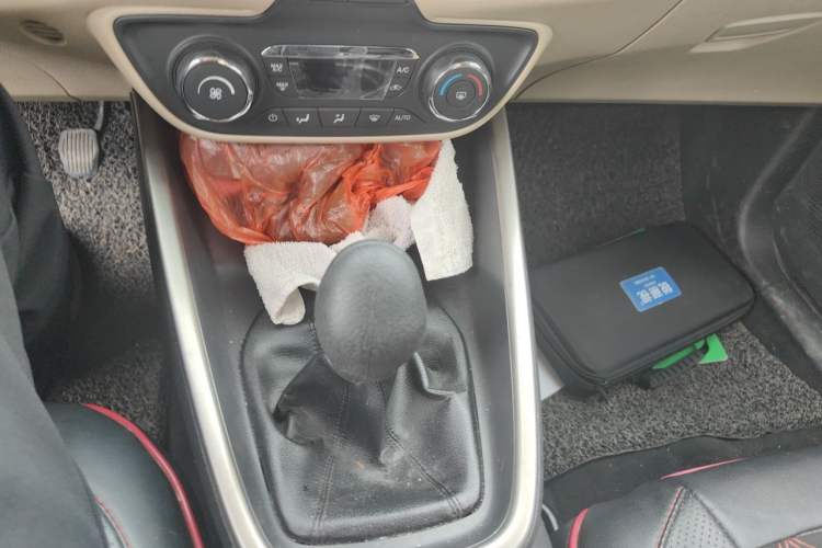 Used Ford Escort 2015 1.5L Manual Fashion Edition Gear Lever