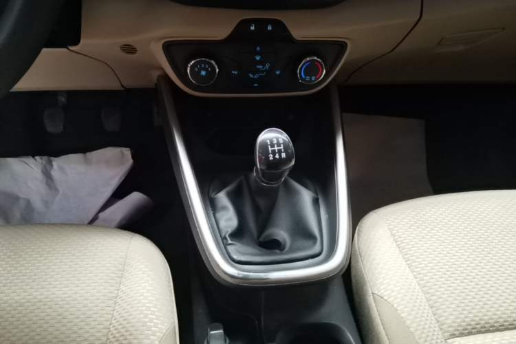 Used Ford Escort 2015 1.5L Manual Comfort Model Gear Lever
