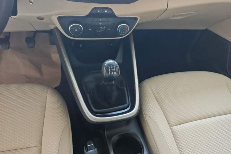 Used Ford Escort 2015 1.5L Manual Comfort Model Gear Lever