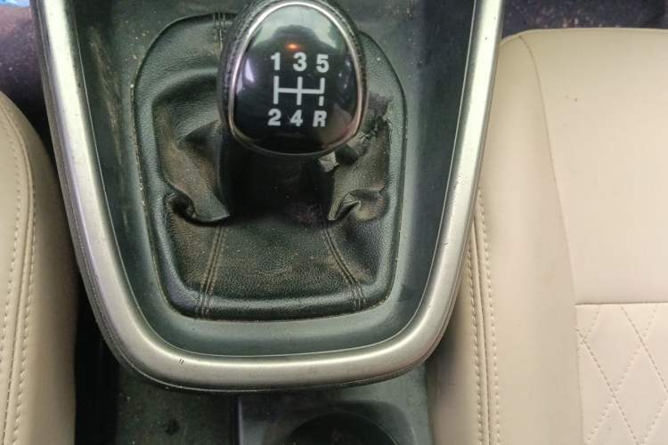 Used Ford Escort 2015 1.5L Manual Comfort Model Gear Lever