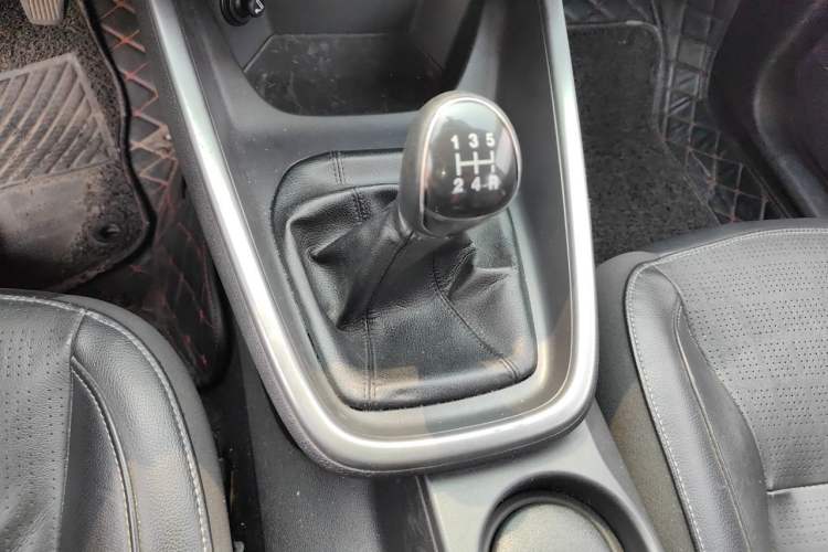 Used Ford Escort 2015 1.5L Manual Fashion Edition Gear Lever