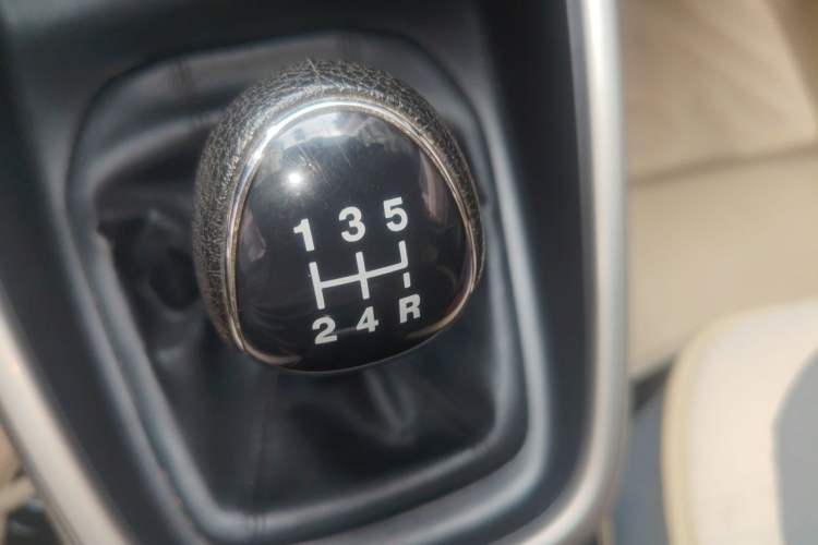 Used Ford Escort 2015 1.5L Manual Comfort Model Gear Lever