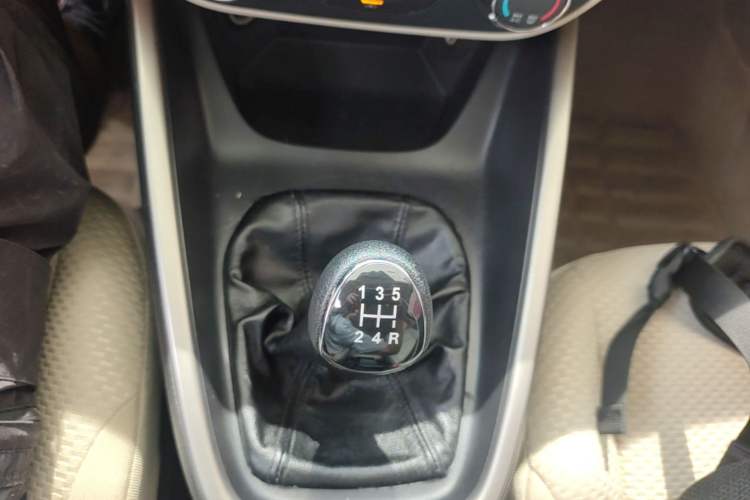 Used Ford Escort 2015 1.5L Manual Comfort Model Gear Lever