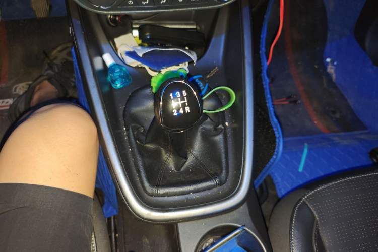 Used Ford Escort 2015 1.5L Manual Fashion Edition Gear Lever