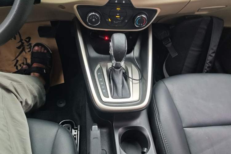 Used Ford Escort 2015 1.5L Automatic Comfort Edition Gear Lever