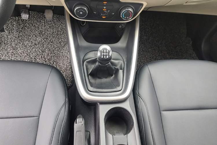 Used Ford Escort 2015 1.5L Manual Comfort Model Gear Lever