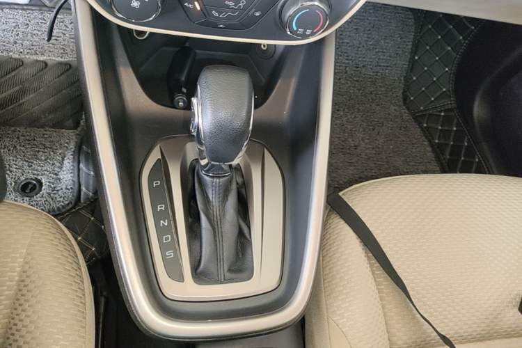 Used Ford Escort 2015 1.5L Automatic Comfort Edition Gear Lever