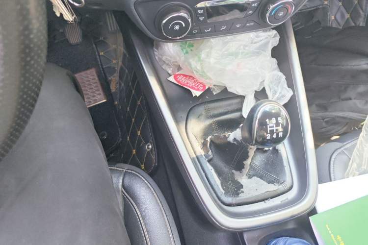 Used Ford Escort 2015 1.5L Manual Fashion Edition Gear Lever