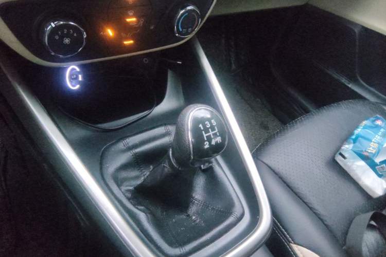 Used Ford Escort 2015 1.5L Manual Comfort Model Gear Lever