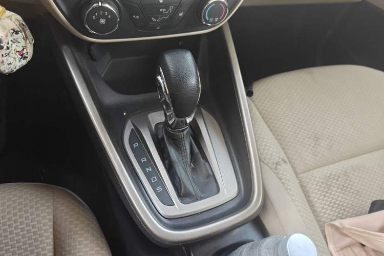 Used Ford Escort 2015 1.5L Automatic Comfort Edition Gear Lever