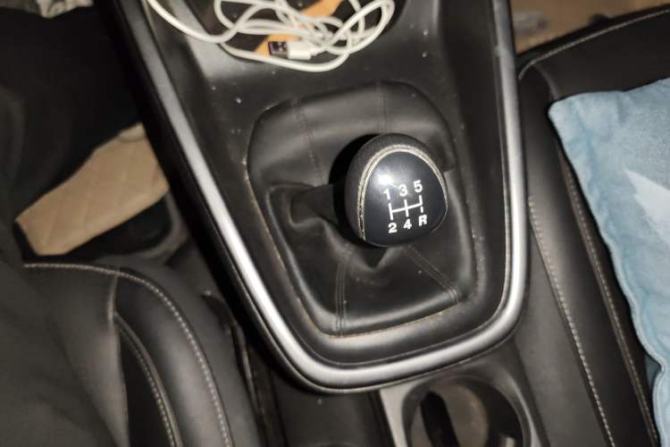 Used Ford Escort 2015 1.5L Manual Fashion Edition Gear Lever