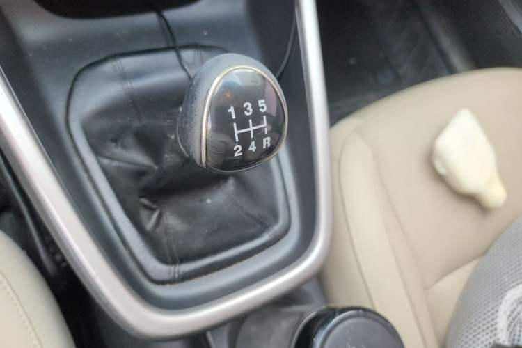 Used Ford Escort 2015 1.5L Manual Fashion Edition Gear Lever