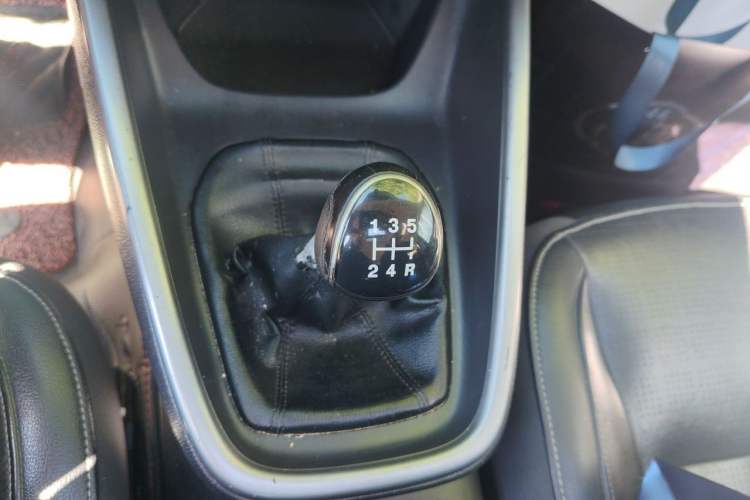Used Ford Escort 2015 1.5L Manual Fashion Edition Gear Lever