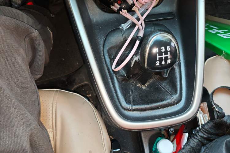 Used Ford Escort 2015 1.5L Manual Comfort Model Gear Lever