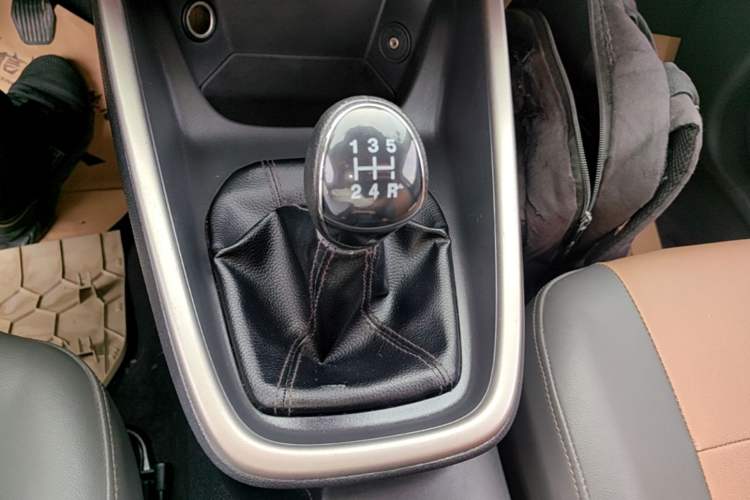 Used Ford Escort 2015 1.5L Manual Comfort Model Gear Lever