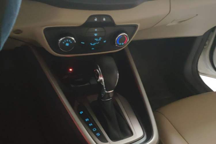Used Ford Escort 2015 1.5L Automatic Comfort Edition Gear Lever