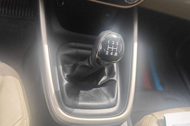 Used Ford Escort 2015 1.5L Manual Comfort Model Gear Lever