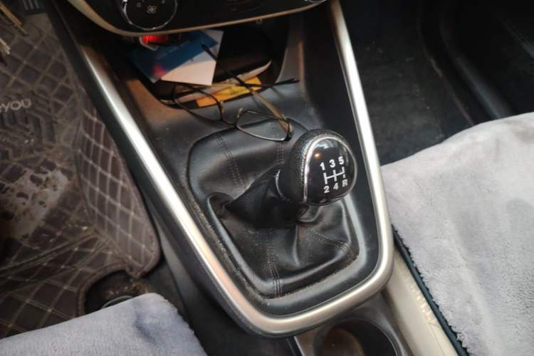 Used Ford Escort 2015 1.5L Manual Comfort Model Gear Lever