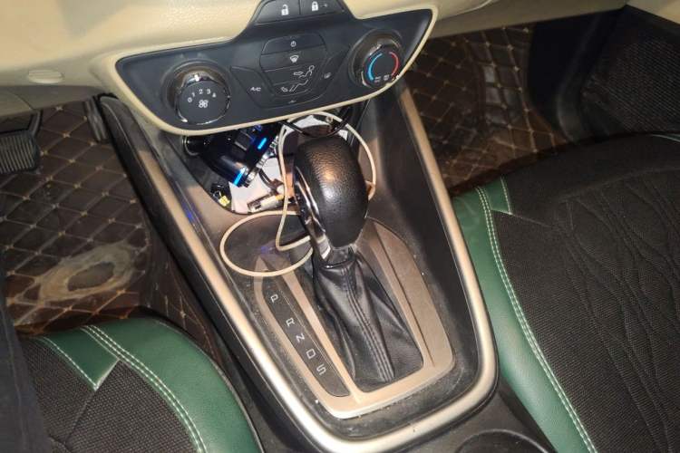 Used Ford Escort 2015 1.5L Automatic Comfort Edition Gear Lever