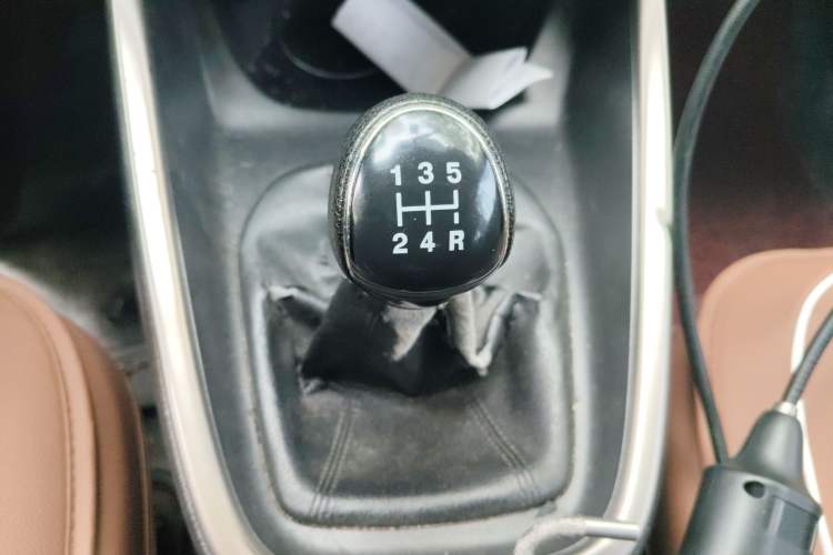 Used Ford Escort 2015 1.5L Manual Comfort Model Gear Lever