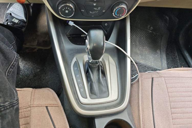 Used Ford Escort 2015 1.5L Automatic Comfort Edition Gear Lever