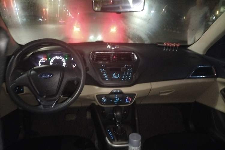 Used Ford Escort 2015 1.5L Automatic Comfort Edition Headliner