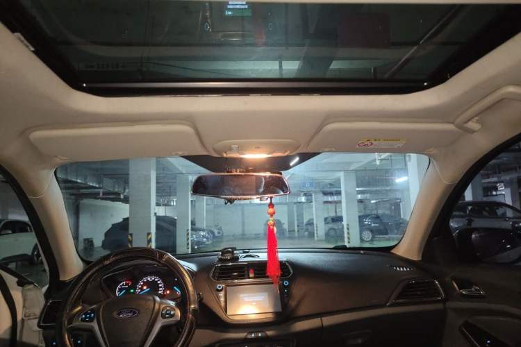 Used Ford Escort 2015 1.5L Automatic Fashion Model Headliner